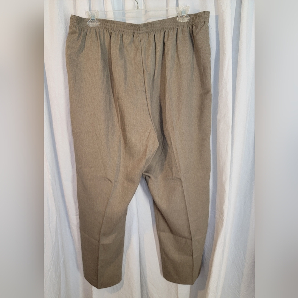 Tan Check Trousers Flat Front, Straight Leg, Back Elastic Alfred Dunner Woman - Picture 3 of 6